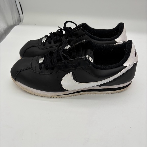 Nike Cortez Basic Leather Black White Men’s Size‎ 10.5 Athletic Sneakers - Picture 1 of 4
